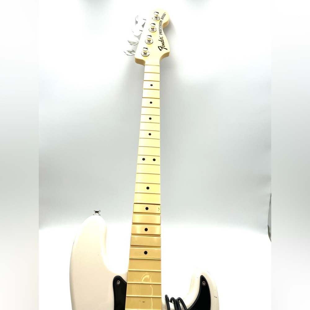 Rock Band Fender Precision  Wired Bass for Xbox 360 - Picture 4 of 11